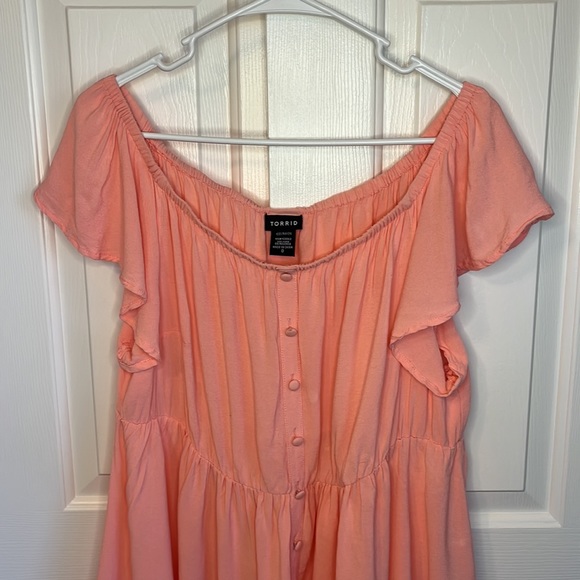 Torrid Coral Off Shoulder, Empire Waist Blouse, Faux Button Up, Size 0, Peach - Picture 2 of 5